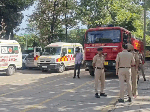 चंडीगढ़ के शॉपिंन स्कूल को बम से उड़ाने की धमकी:बम स्क्वॉड,फायर ब्रिगेड और पुलिस टीम मौके पर पहुंची, पहले भी मिली स्कूलों को धमकी