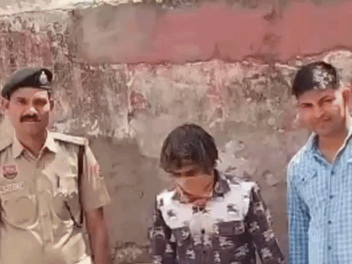 हांसी में महिला से स्नैचिंग का आरोपी गिरफ्तार:छीना हुआ फोन और कैश बरामद, साथी की तलाश जारी