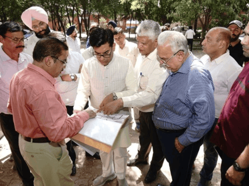 चंडीगढ़ मेयर की कई जगह औचक चेकिंग:सेक्टर-7, 26 और रायपुर खुर्द STP का निरीक्षण, अफसरों को सख्त निर्देश; 3 दिन में मांगी रिपोर्ट