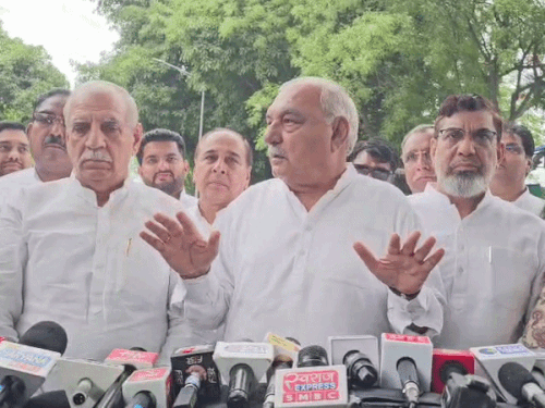 कांग्रेस MLA मामन खान को गिरफ्तारी का डर:भूपेंद्र हुड्‌डा ने विधायकों संग राज्यपाल से मुलाकात की, बोले- केस दर्ज कर दबाव बनाया जा रहा