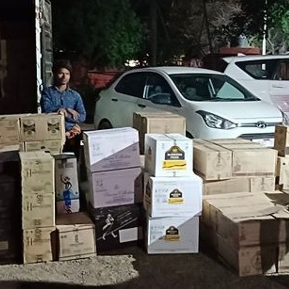 सोनीपत में 6.50 लाख की अवैध शराब पकड़ी:छोटा हाथी गाड़ी से 180 पेटी बरामद; बिना लाइसेंस खेप मिली, चालक फरार