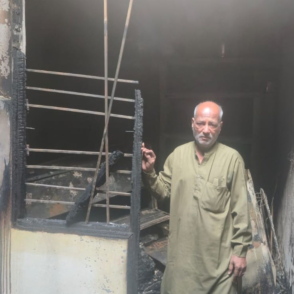 महम में आग से शादी की खुशियां जली:जीवनभर की जमापूंजी और सामान राख; PM आवास योजना में बना था घर