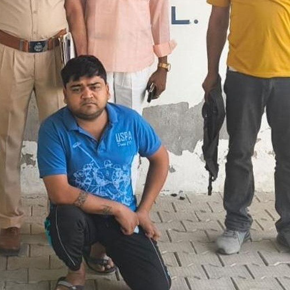 पलवल में टोल कर्मियों से रंगदारी मांगने वाला आरोपी गिरफ्तार:डंडें और फावड़े लेकर ऑफिस में घुसे; धमकी देकर हुए थे फरार