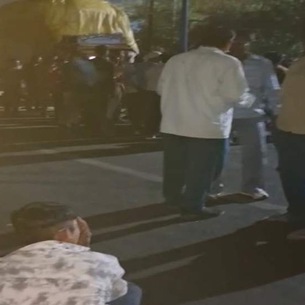 तेज रफ्तार आयशर ने तूफान गाड़ी को मारी टक्कर:4 की मौके पर मौत देवगुराड़िया ट्रेंचिंग ग्राउंड के पास भीषण हादसा; गुस्साए लोगों किया चक्काजाम