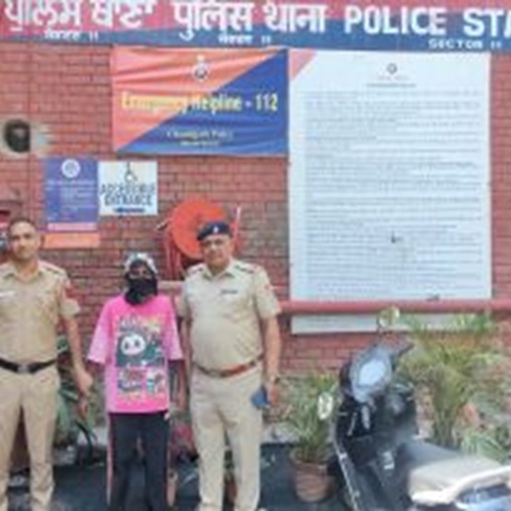 चंडीगढ़ में देसी कट्टों के साथ युवक काबू:दो अवैध हथियार व दो कारतूस बरामद, बड़ी वारदात की फिराक में था आरोपी