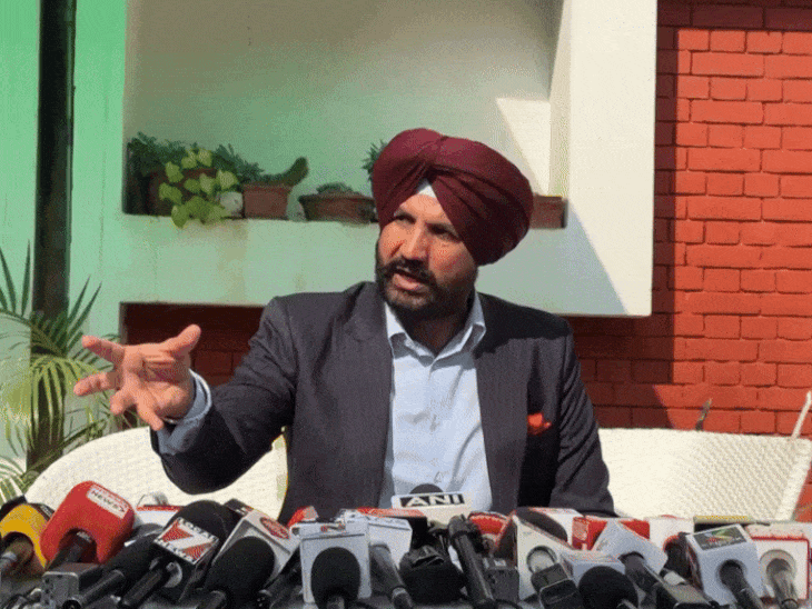 वड़िंग बोले- BJP में जा सकते हैं 50 AAP MLA:3 सांसदों के पार्टी छोड़ने पर सियासत गरमाई, सीएम बोले-गद्दार है; जाखड़ का कटाक्ष-आप डूबता जहाज