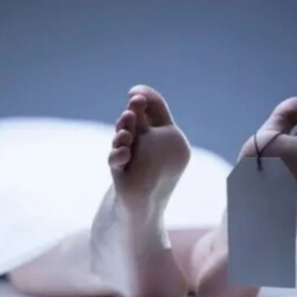 टोहाना में बंद मकान से मिला व्यक्ति का शव:बदबू आने पर पड़ोसी ने पुलिस बुलाई, पत्नी के निधन के बाद अकेला रहता था