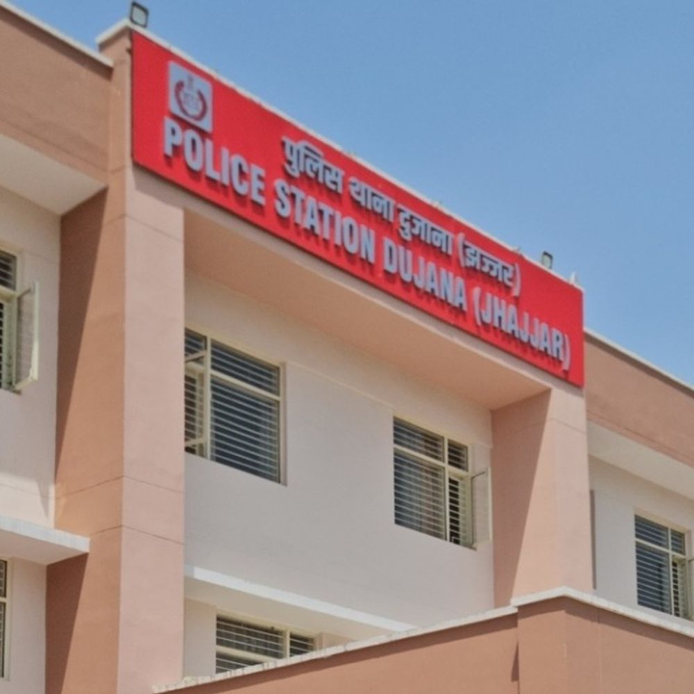 बच्ची से रेप केस में पुलिस के बयानों पर सवाल:झज्जर के दुजाना SHO बोले-PRO को दी जानकारी, पीआरओ ने कहा-नहीं मिली डिटेल