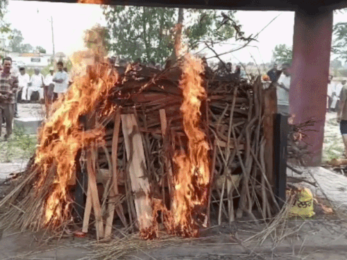 होशियारपुर के युवक की अमेरिका से पहुंची डेडबॉडी:मुकेरियां में गमगीन माहौल में अंतिम संस्कार, 10 दिन पहले हार्ट अटैक से हुई थी मौत