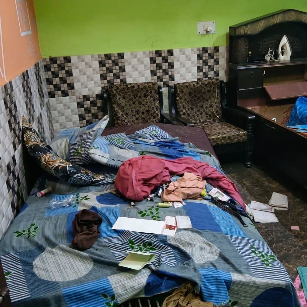 सोनीपत में मकान के ताले तोड़ 8 लाख की चोरी:50 लाख कैश भी ले गए; पत्नी के इलाज के लिए हॉस्पिटल गए थे