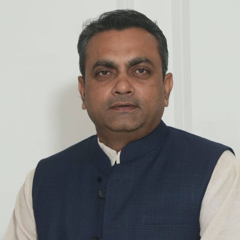 पंचकूला में वकील के बेटे को बाइक ने मारी टक्कर:गंभीर रुप से घायल, चुनाव आयोग से की थी BJP के होर्डिंग की शिकायत