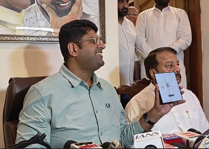 Hisar Mahapanchayat April 27 | Dushyant Chautala Alleges DGP Blocked Number