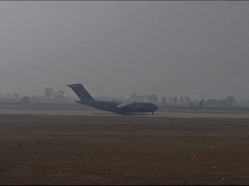 ऑस्ट्रेलिया से डिपोर्ट भारतीयों की फ्लाइट दिल्ली पहुंची:पंजाब सरकार ने किया वाहनों का इंतजाम, टेंपो ट्रैवलर-गाड़ियां भेजीं, वेरिफिकेशन के बाद पटियाला लाया जाएगा