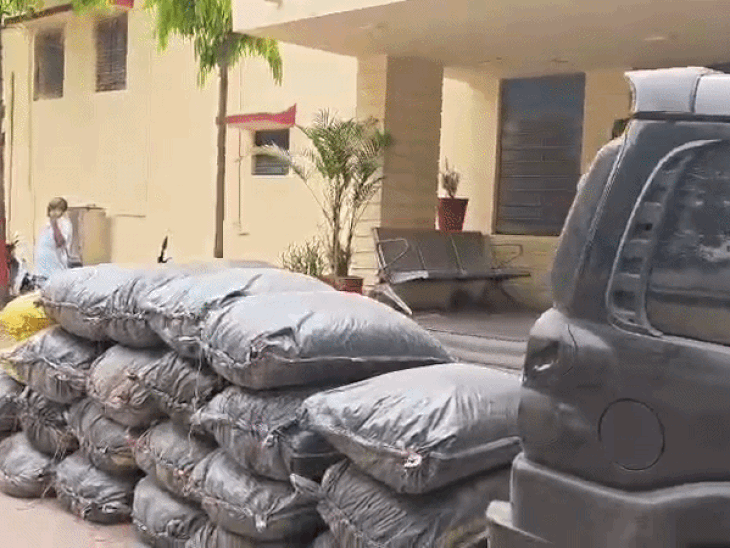 उदयपुर में 455 किलो डोडा चूरा पकड़ा:पुलिस ने पीछा कर स्कॉर्पियो की ली तलाशी, मौका पाकर तस्कर भागा