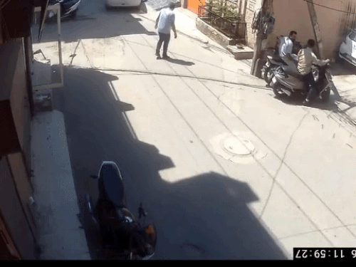 जालंधर में 7 साल की बच्ची को कार ने कुचला:घर के बाहर खेल रही थी, बिना देखे चालक ने गाड़ी मोड़ी, टायर के नीचे आने से मौत