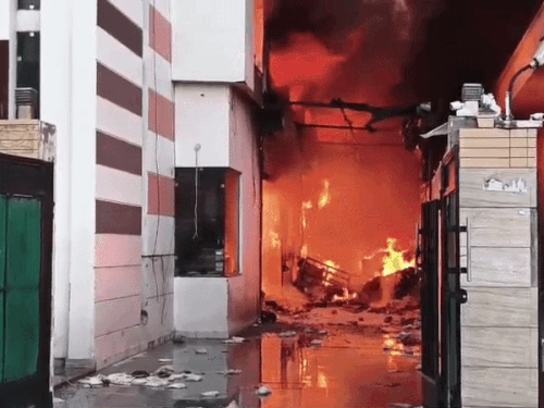 पानीपत की हैंडीक्राफ्ट फैक्ट्री में लगी आग:कर्मचारियों को सुरक्षित बाहर निकाला, देरी से पहुंची फायर ब्रिगेड गाड़ियां, शाॉर्ट सर्किट से हादसा