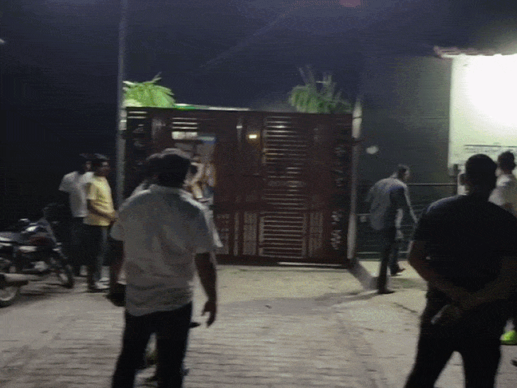 सोनीपत में जमीनी विवाद में युवक पर फायरिंग, हालत गंभीर:PGI रोहतक रेफर; 3 हमलवारों ने फार्म हाउस में घुसकर कई राउंड फायर किए