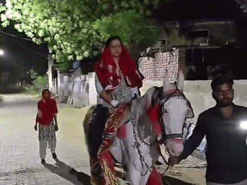 नारनौल में बेटी का शादी से पूर्व निकाला बनवारा:पंचकूला में लगा क्लर्क आज लाएगा बारात, लड़की भी सरकारी नौकरी में