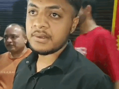 जालंधर में गोलगप्पे खा रहे युवक का मोबाइल छीना:डिजिटल पेमेंट के लिए निकाला, 2 मिनट में गायब, पहचान होने पर भी आरोपी फरार