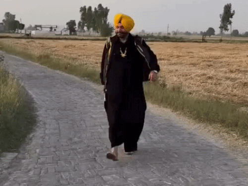 औजला के गाने पर कुर्ता-चादरा पहनकर सिद्धू की नई रील:फैंस को खूब पसंद आ रहा यह देसी अवतार