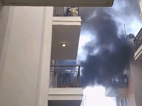 गुरुग्राम के लग्जरी फ्लैट में लगी भीषण आग:अनंत राज सोसाइटी के फायर सेफ्टी उपकरण खराब, परिवार ने भागकर जान बचाई