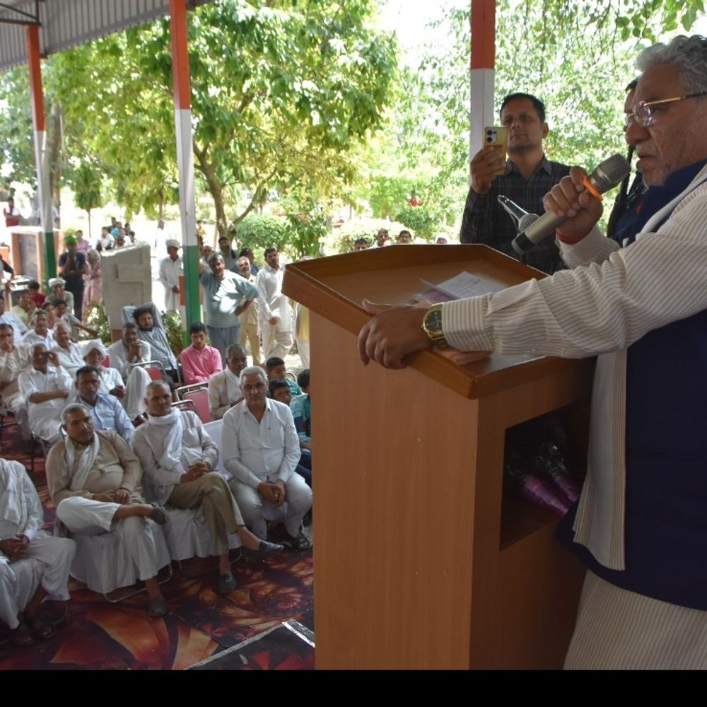मतलौडा के गांव में 9 करोड़ के विकास कार्य:पंचायत मंत्री ने पानी के टैंकरों को दिखाई हरी झंडी, लोहे की बेंच भी दी