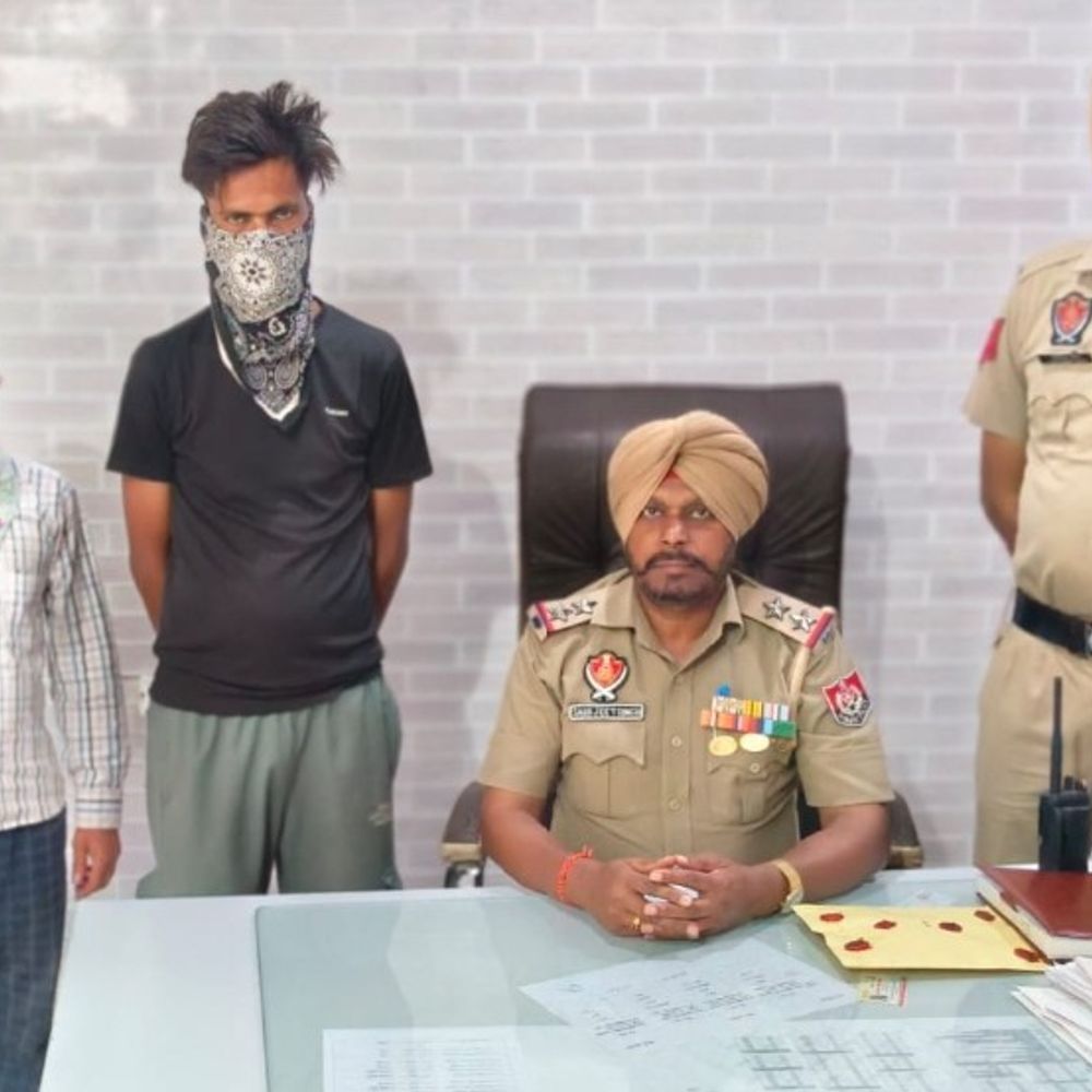 बरनाला में दो नशा तस्कर गिरफ्तार:200 नशीली गोलियां बरामद, SHO बोले- नशा बेचने वालों की सूचना दें, नहीं बख्शेंगे