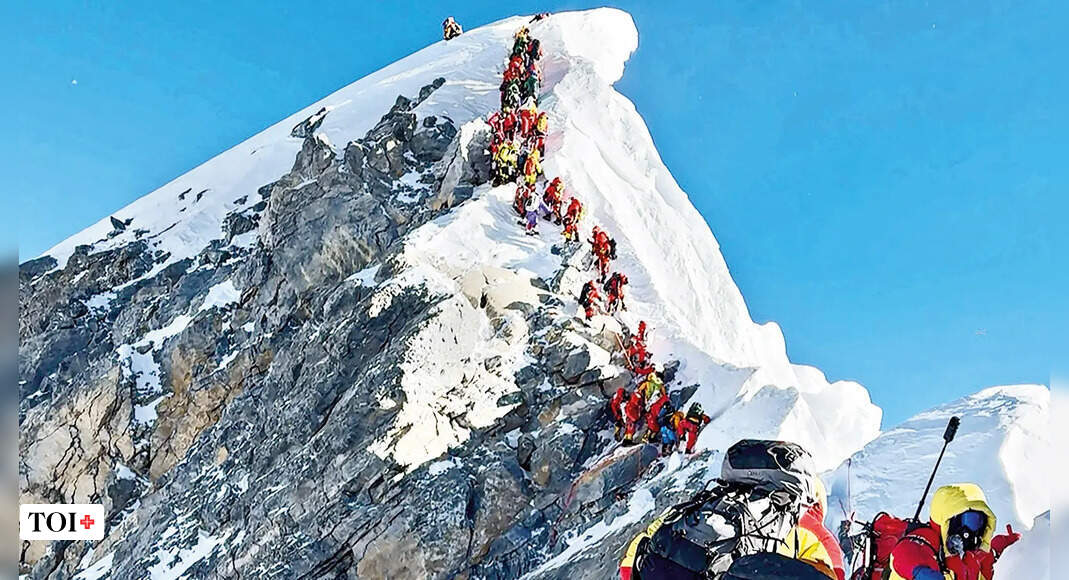 How the roof of the world got gridlocked