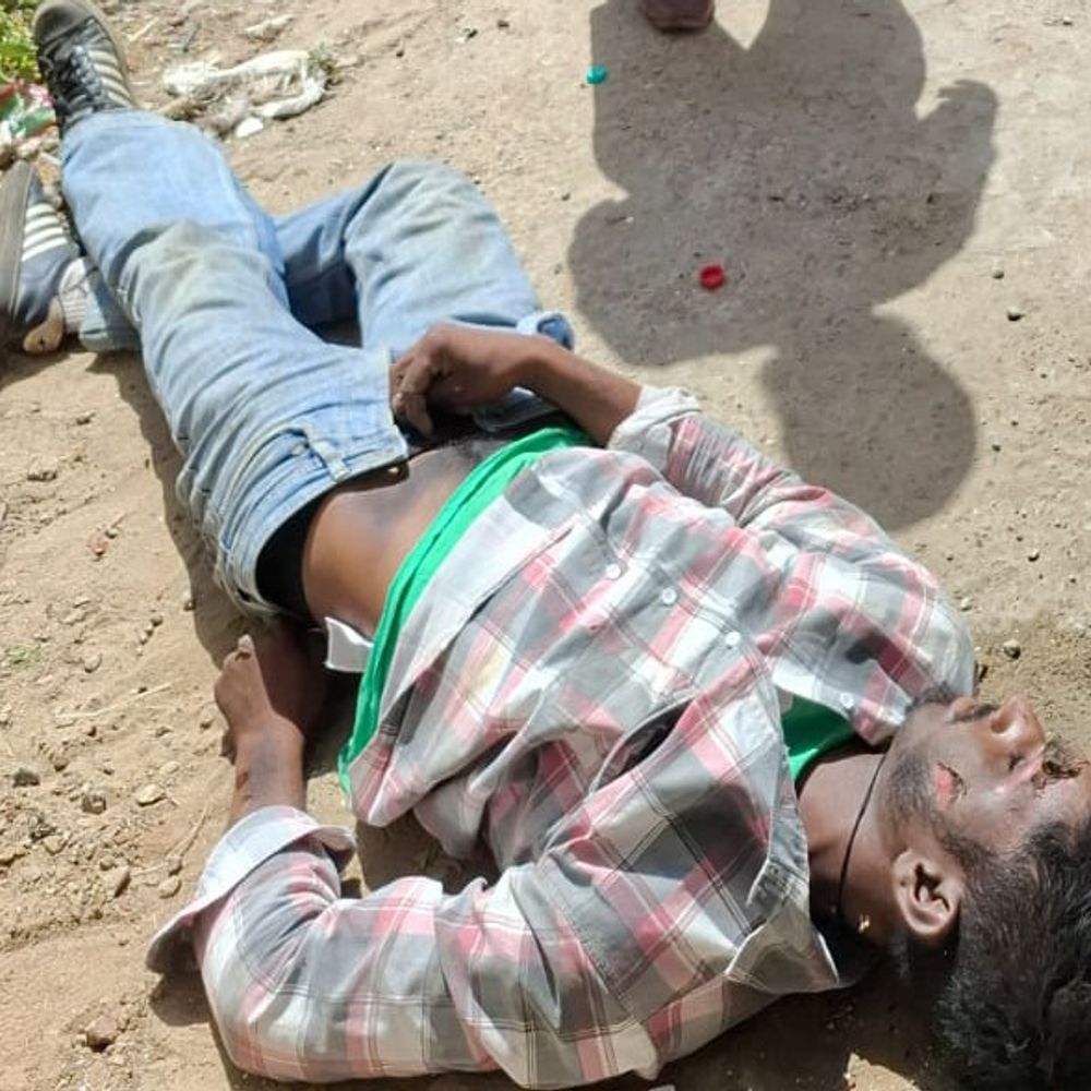 मोगा में सड़क किनारे मिला युवक का शव:गाहला पैलेस के पास बेहोशी हालत में पड़ा था, पहचान नहीं हुई