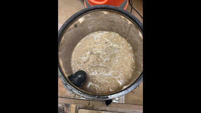 Contaminated water causing kids to fall sick, claim Gulmohar Park residents | Delhi News