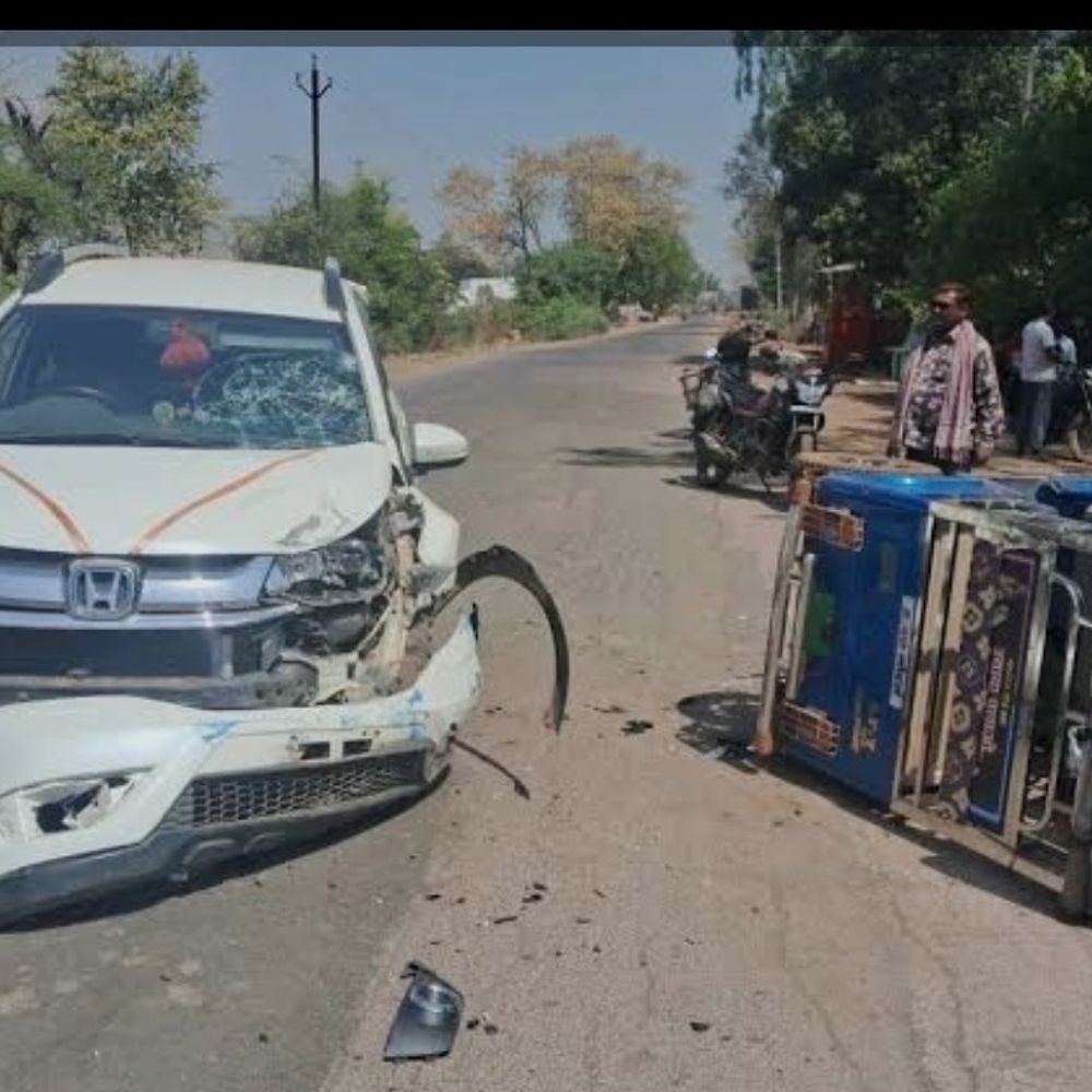इसराना में ई-रिक्शा को कार ने मारी टक्कर, 4 घायल:बढ़ई का सामान लेकर जा रहे थे युवक, 3 की अस्पताल से छुट्‌टी, एक गंभीर