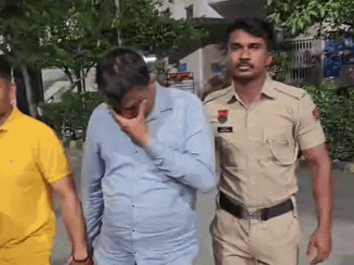 करनाल में मेयर का फर्जी पीए गिरफ्तार:मेयर के नाम पर करता था धोखाधड़ी,हरिद्वार में कमरे बुक करवाने तक पहुंचा मामला, पहले भी चेतावनी के बावजूद नहीं माना आरोपी