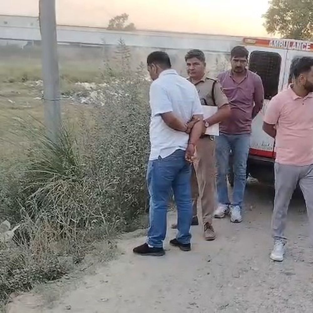 घरौंडा में सड़क किनारे मिला व्यक्ति का शव:सिर पर चोट के निशान, फोरेंसिक टीम ने जुटाए सबूत, पुलिस पहचान कराने में जुटी