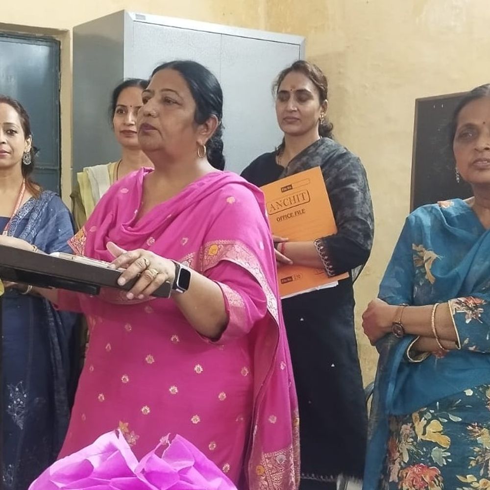 पठानकोट के सरकारी स्कूलों में 'सिख्या दा महा जश्न':मेगा PTM में उमड़े हजारों अभिभावक; मेधावी छात्र और शिक्षक सम्मानित