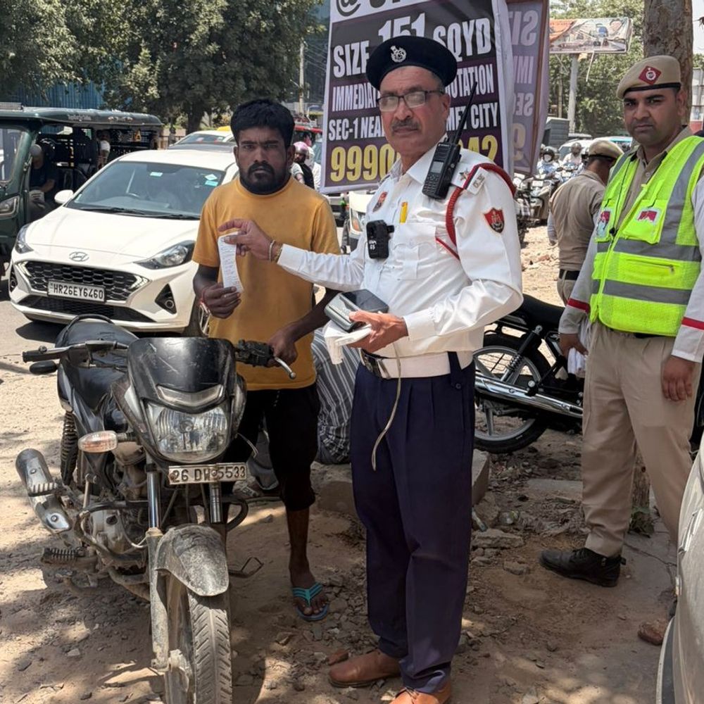 गुरुग्राम में दो बाइकों पर 2.75 लाख का जुर्माना:ट्रैफिक पुलिस दोनों को जब्त किया, जांच में 54 चालान लंबित निकले