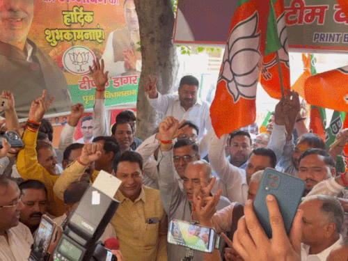पश्चिम बंगाल में भाजपा की जीत पर फरीदाबाद में जश्न:मंत्री गुर्जर बोले- अभी तो ट्रेलक है पूरी फिल्म अभी बाकी ,महिलाओं ने सबक सिखाया