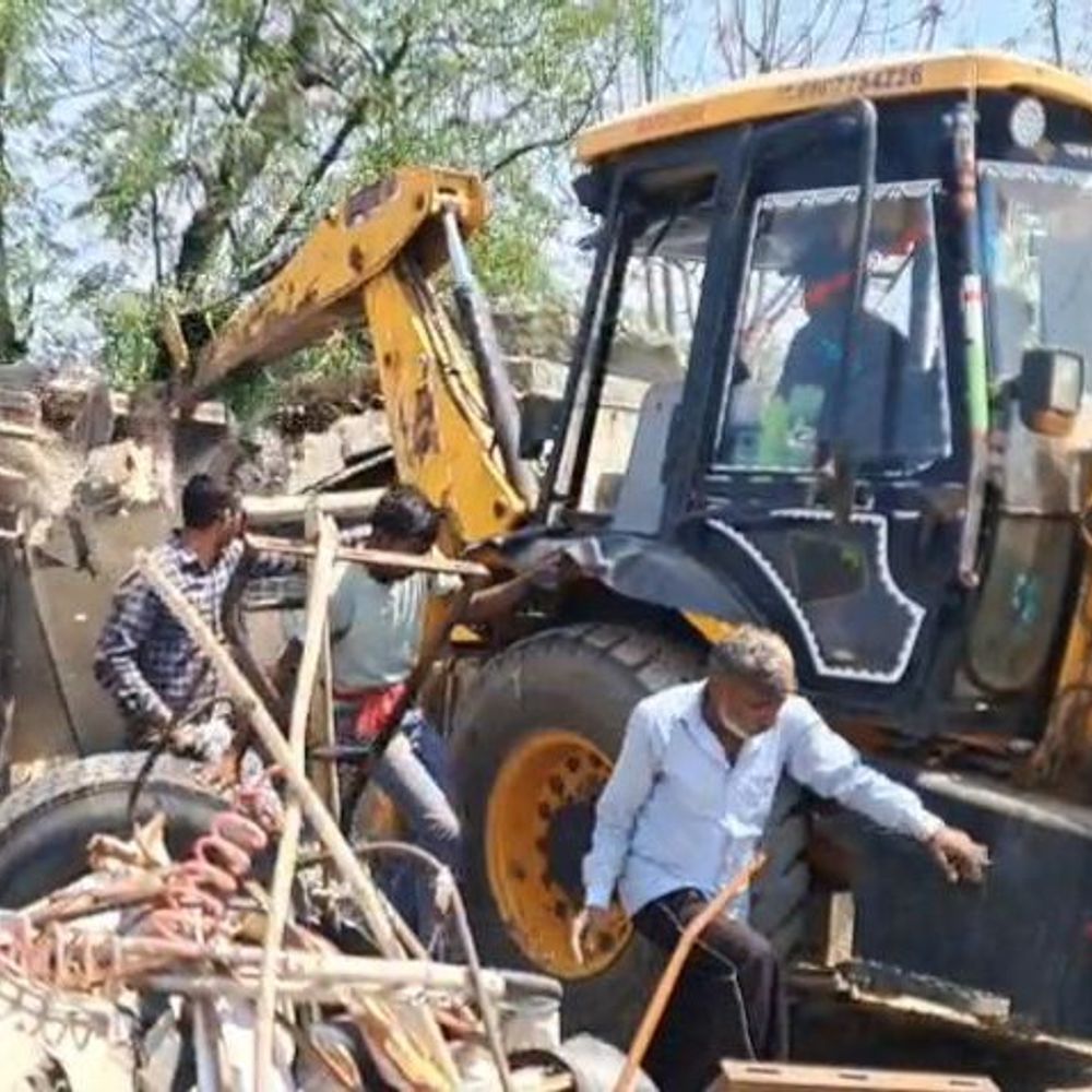 रेवाड़ी में HSVP का अवैध अतिक्रमण के खिलाफ अभियान:4 किलोमीटर क्षेत्र में हटाए कब्जे, 2 दिनों का अल्टीमेटम दिया