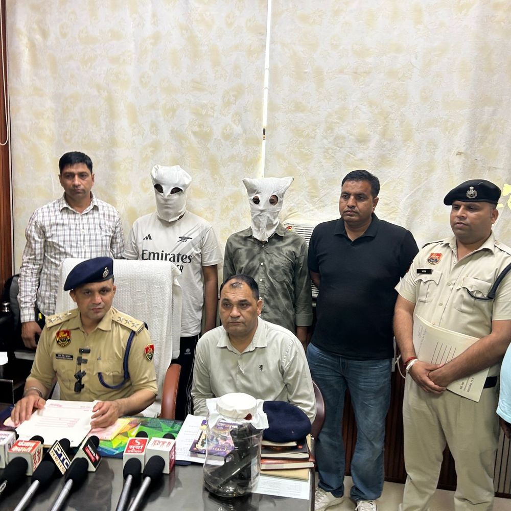 हांसी में अवैध हथियार समेत दो युवक अरेस्ट:3 पिस्तौल, 4 कारतूस, 6 मैगजीन बरामद; एक सातवीं पास तो दूसरा बाहरवीं पास
