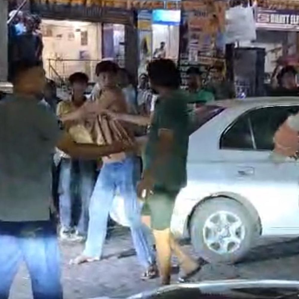 बलटाना के रामलीला ग्राउंड में खूनी झड़प:दो गुटों में चले लाठी-डंडे, मारपीट में 2 लोग गंभीर घायल; CCTV खंगाल रही पुलिस