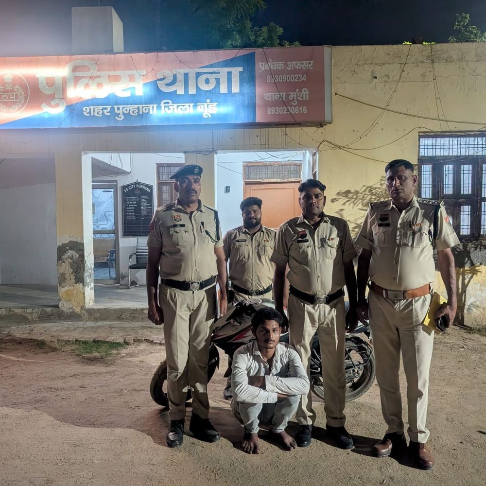 नूंह में चोरी की बाइक समेत युवक अरेस्ट:घर के बाहर से चोरी की थी मोटरसाइकिल, संदिग्ध दिखने पर पुलिस ने रोका
