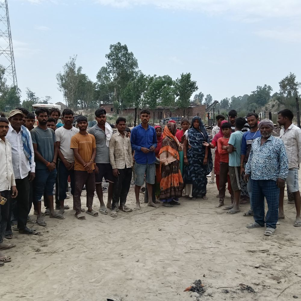 पठानकोट में प्रवासी मजदूरों की झुग्गियों में आग:सुजानपुर के बहेड़िया में आग से 3 मोटरसाइकिल जले, 15 परिवारों का सामान भी हुआ राख