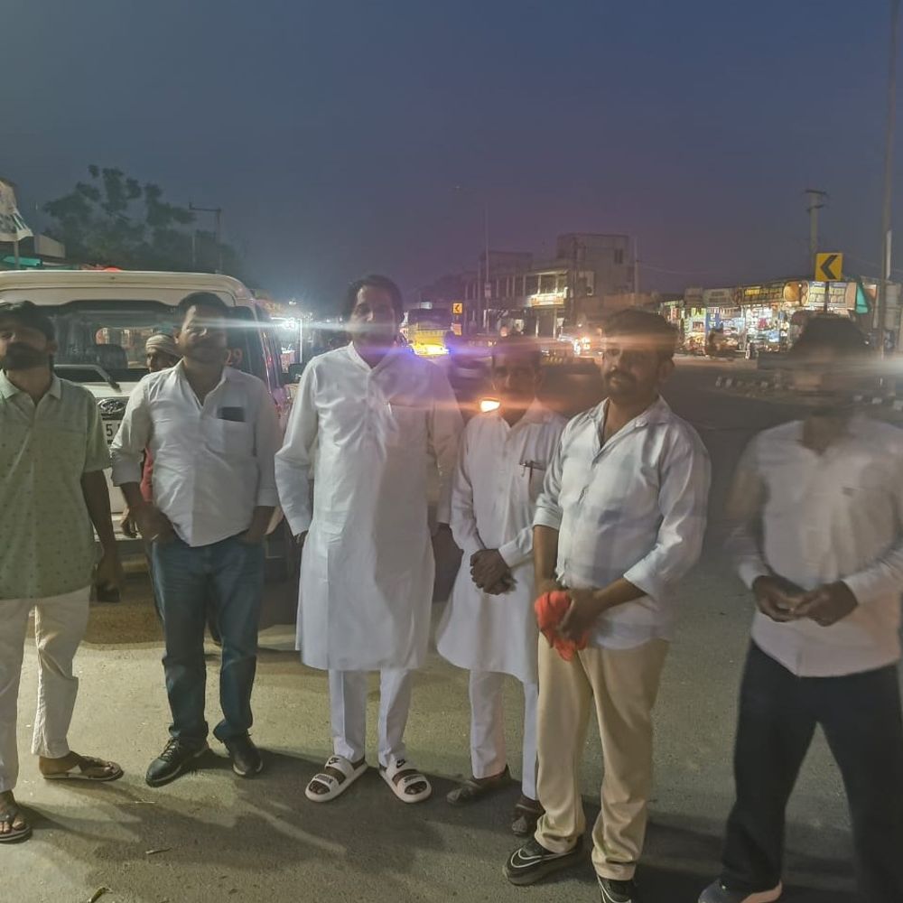 अबोहर की मार्केट में स्ट्रीट लाइटें खराब:शाम ढलते छा जाता है अंधेरा, दुकानदार बोले- आना-जाना मुश्किल, शिकायत के बाद भी मरम्मत नहीं