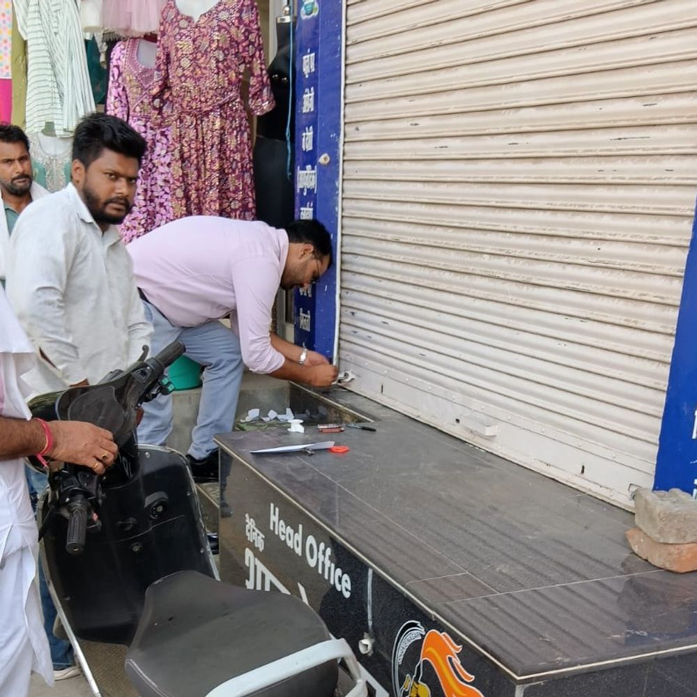 डबवाली में ड्रग विभाग ने सील किया मेडिकल स्टोर:पुलिस के साथ मिलकर कार्रवाई, नशीली गोलियां और कैप्सूल बरामद, नहीं मिले दस्तावेज