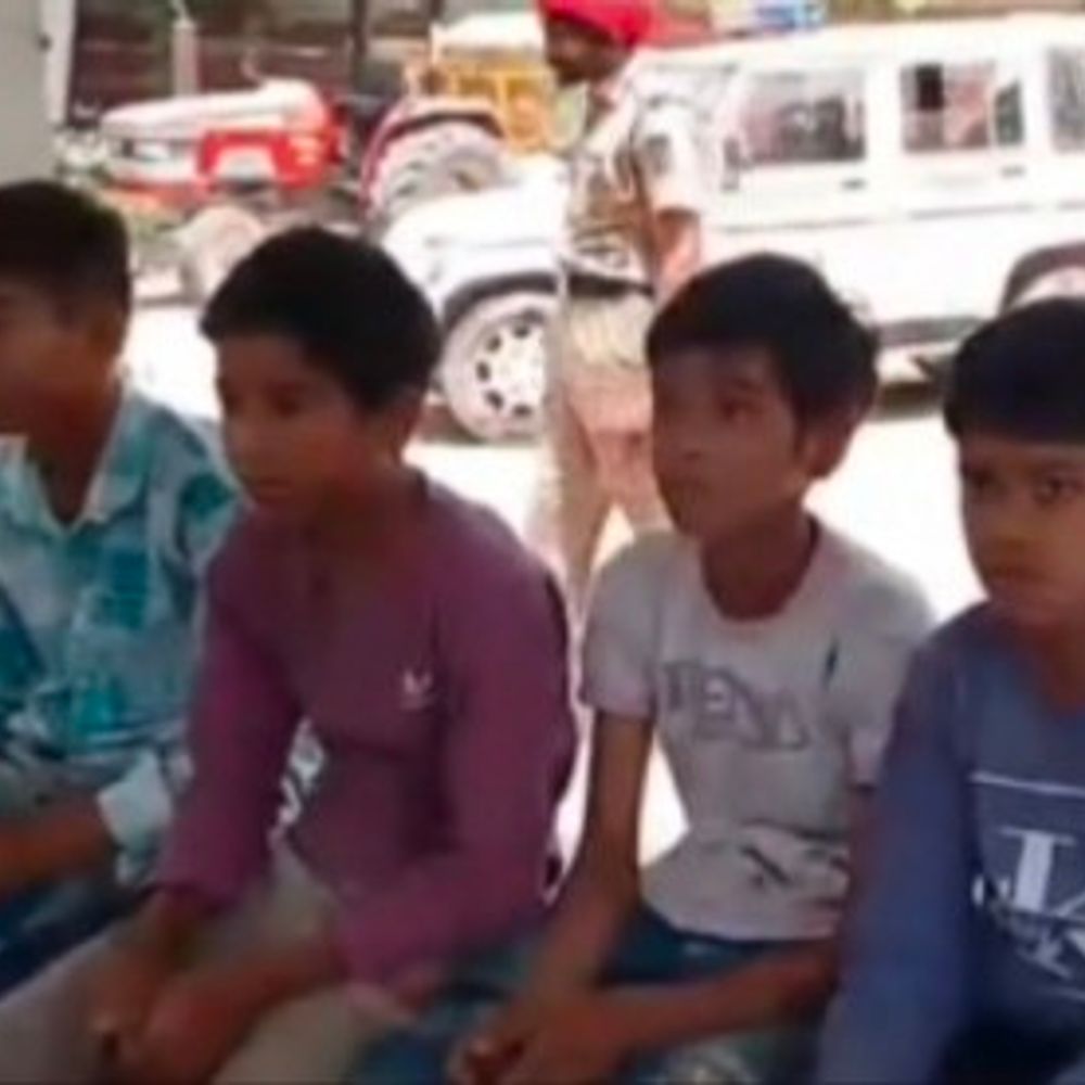 पठानकोट में सैर पर निकले चार बच्चे लापता:सीसीटीवी फुटेज से बच्चों तक पहुंची, खड्ड में नहाते हुए मिले, सभी सुरक्षित बरामद