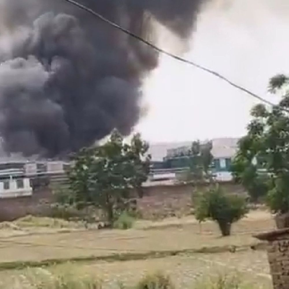 नूंह की मीट फैक्ट्री में भीषण आग:शॉर्टसर्किट से निकली चिंगारी से पैकिंग के गत्तों गिरी, कुछ पलों में निकलने लगीं लपटें