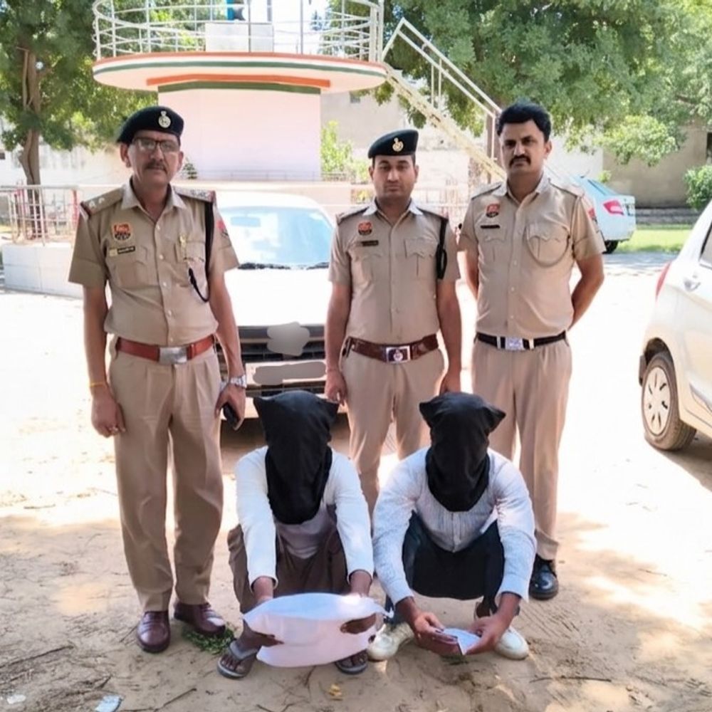 महेंद्रगढ़ में दो नशा तस्कर गिरफ्तार:कार में सप्लाई देने जा रहे, तलाशी में मिली चरस और गांजा, पुलिस ने गाड़ी जब्त की