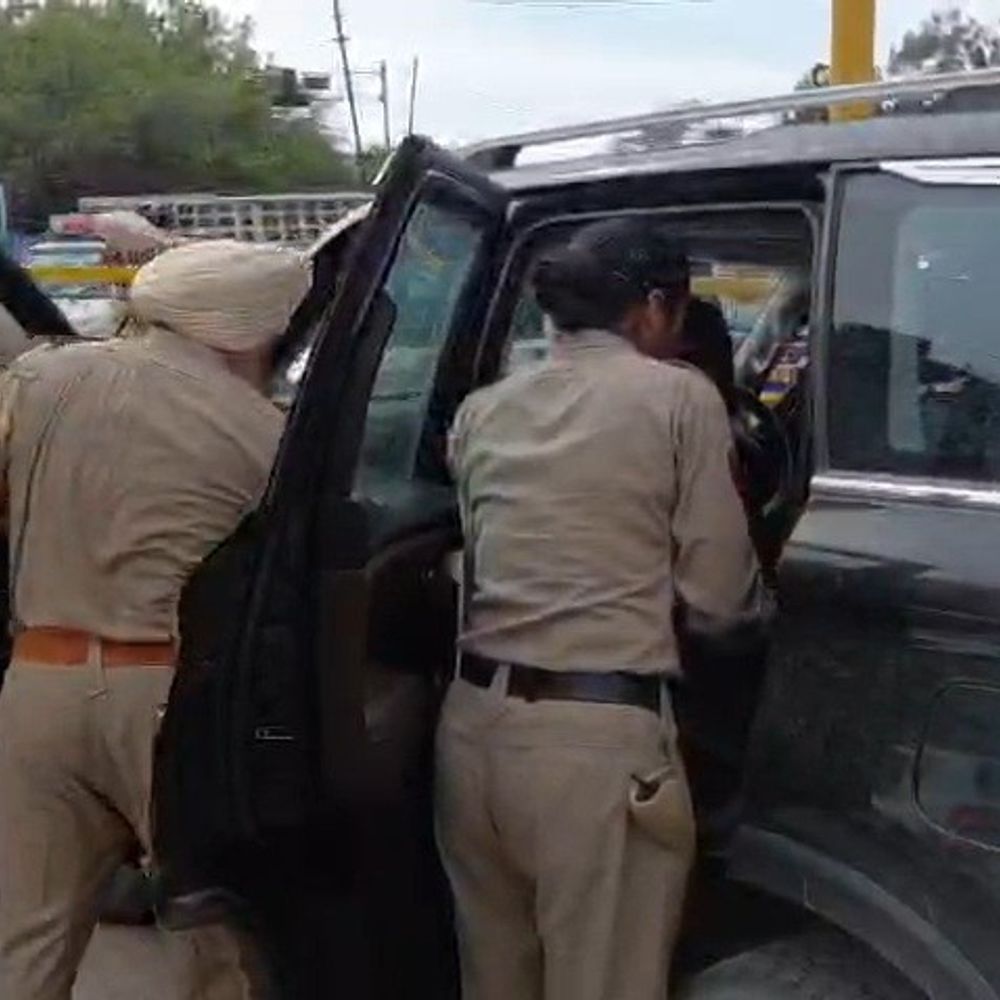 फरीदकोट में पुलिस का विशेष चेकिंग अभियान:चौकों-बाजारों में नाकाबंदी; ड्रोन से निगरानी कर संदिग्धों पर रखी नजर
