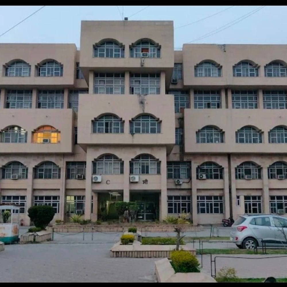 पटियाला में 17 पंचायत सचिव निलंबित:शामलात जमीनों की बोली में गड़बड़ी पर शासन का बड़ा एक्शन, विभाग में मचा हड़कंप