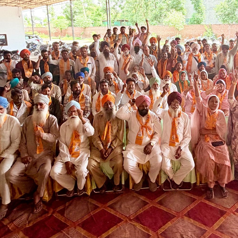 जगराओं में गांव का नाम बदलने पर विवाद:आम आदमी पार्टी को झटका, कई परिवार अकाली दल में शामिल, बोर्ड उखाड़कर फेंका