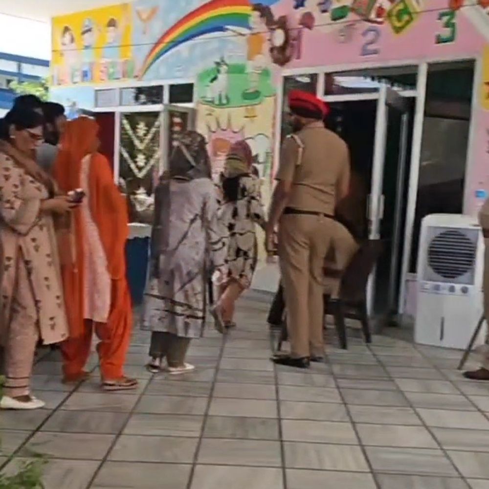 चुनाव ड्यूटी से गैरहाजिर 70 कर्मचारियों की मुश्किलें बढ़ीं:फिरोजपुर के SDM का SSP को पत्र; कर्मियों पर कार्रवाई की सिफारिश की